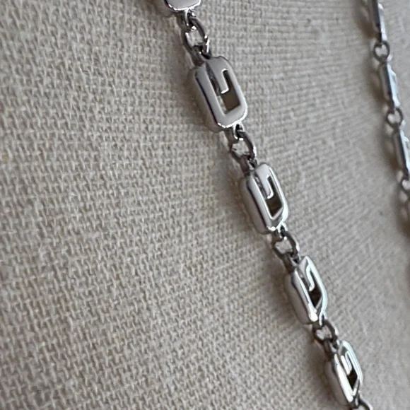 Givenchy Paris Bijoux G logo chain link necklace Silver Tone 30" - Picture 11 of 13